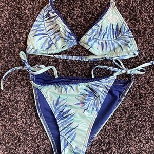 Roxy bikini set
